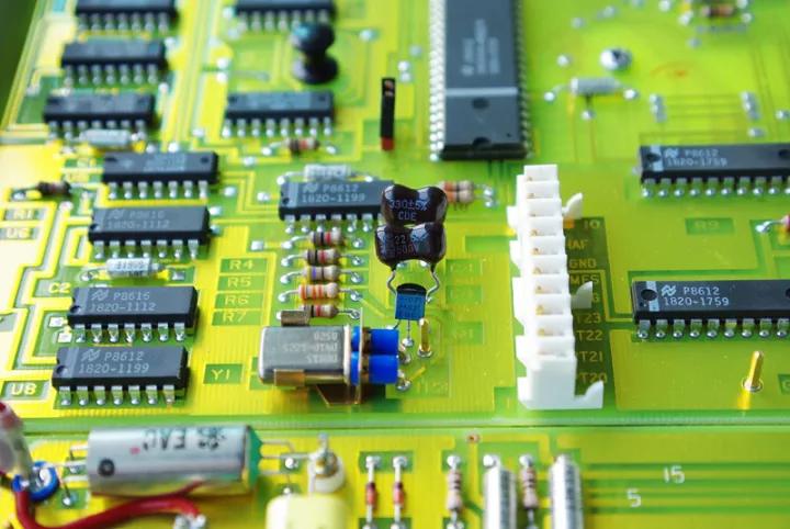 PCB走线角度选择到底该不该90°？