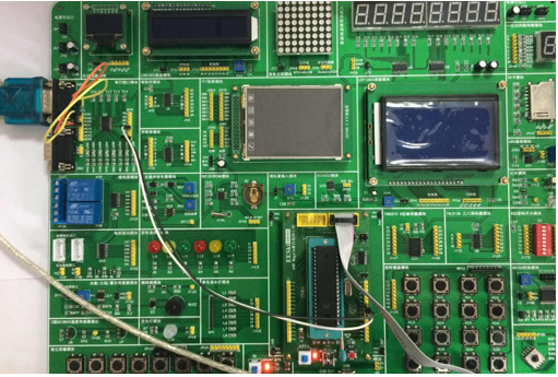畅学AVR多功能实验箱串口通讯测试